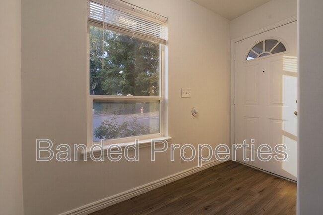 Photo - 325 E Mill St S