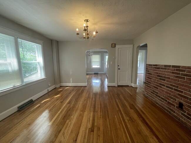 Photo - 2518 Morson St