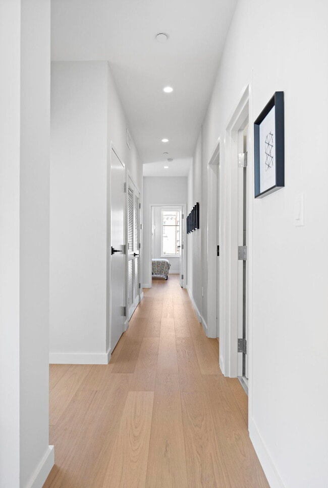 Building Photo - 693 Sutter St Rental
