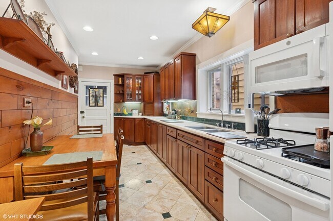 Photo - 5146 N Leavitt St