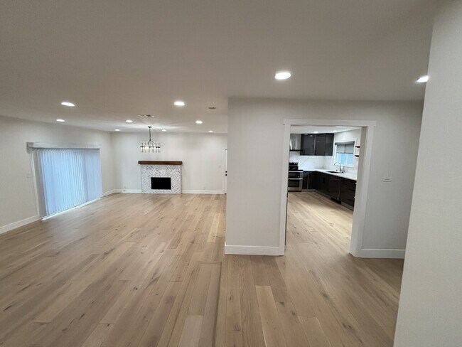 Photo - "Beautifully Remodeled 4-Bed Walnut Creek ... Apartment