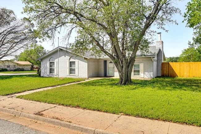 Building Photo - 4626 Trailwood Dr Rental