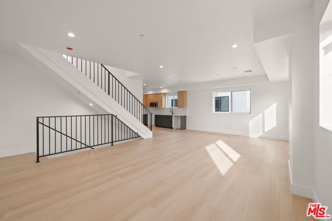 Photo - 913 N Hobart Blvd Unit 3/4