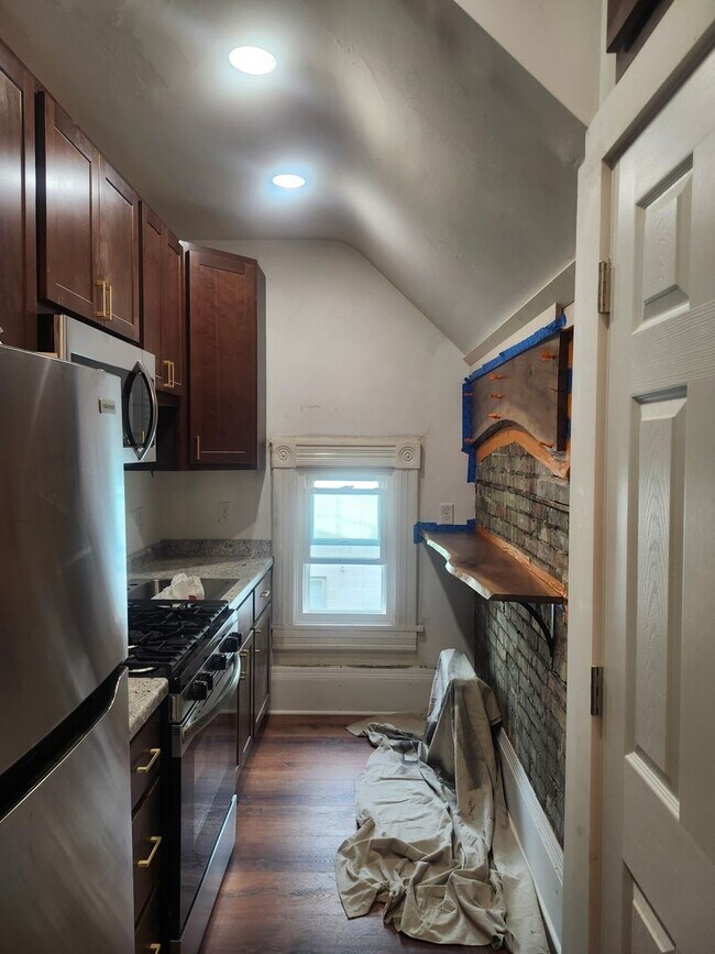121 E Gilman St