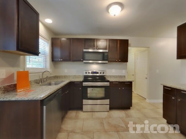 Photo - 2863 Iroquois Dr