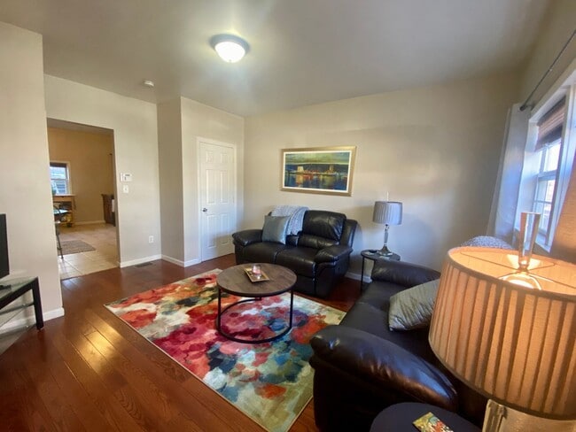 Building Photo - 2 Bedroom Home on Pius St Available April 1- Parking included. Central Air. Washer and Dryer.