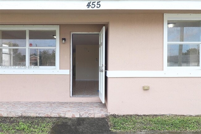 Photo - 455 NW 14th St