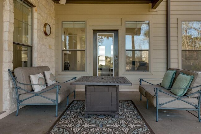 132 Lakeway Dr