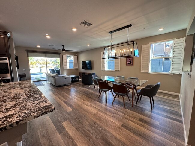 Photo - 331 Coastal Redwood St