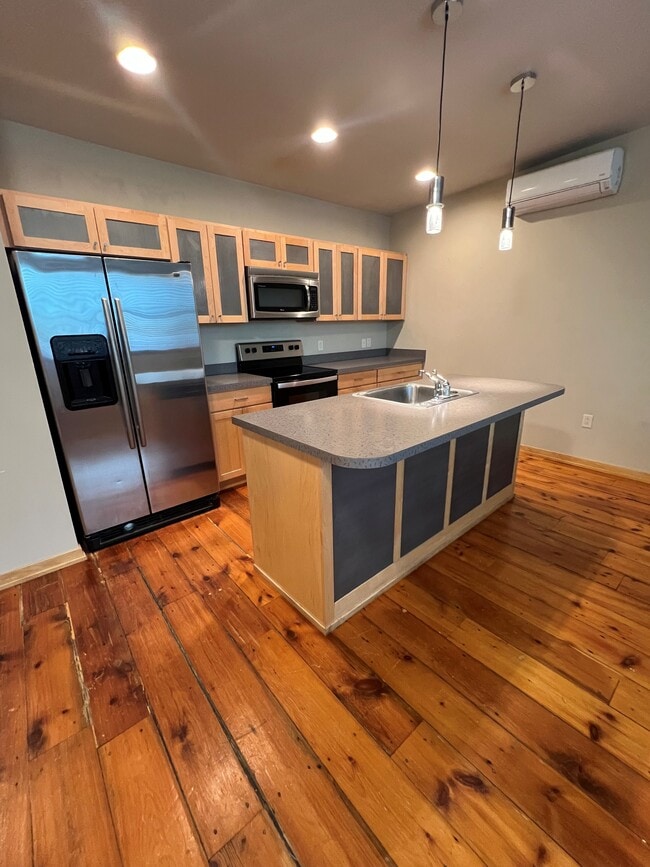 Kitchen - 922 Main St Unit A