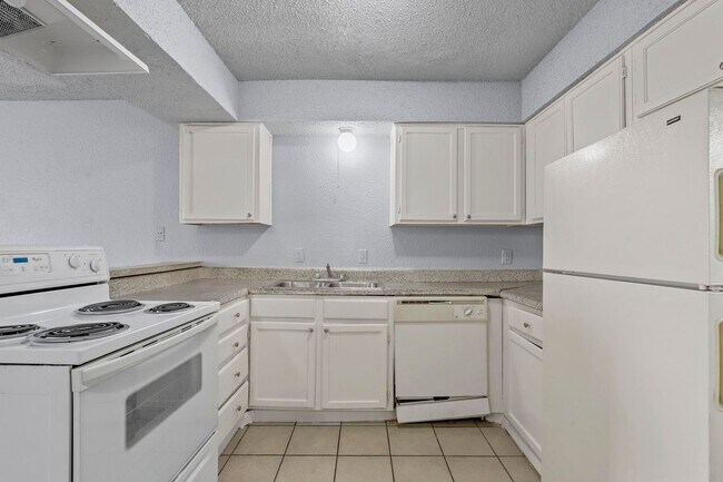 Photo - 302 N Race St Unit C