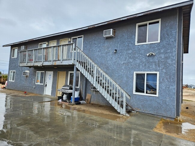 Building Photo - Downstairs / 2 bedroom / 1 bathroom Unit 20912 83rd St #D