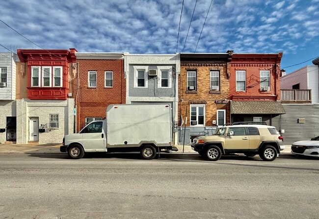 Building Photo - 2443 S 7th St Unit 2nd Floor
