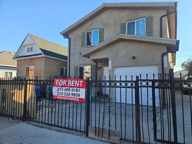 Building Photo - 23(1456,1458) Unit 23(1458)