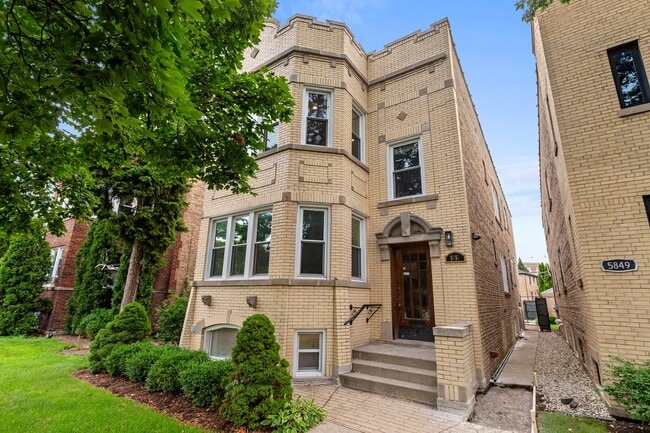Building Photo - 5851 N Virginia Ave Unit 2