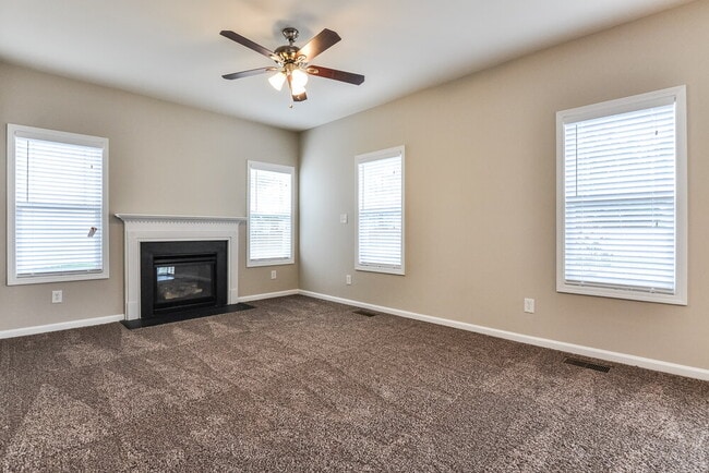 Photo - 16 Hollyridge Ct