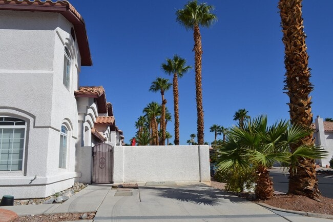 Photo - SW - ROOMY 3 BEDROOM 2.5 BATH TOWNHOME - 8...