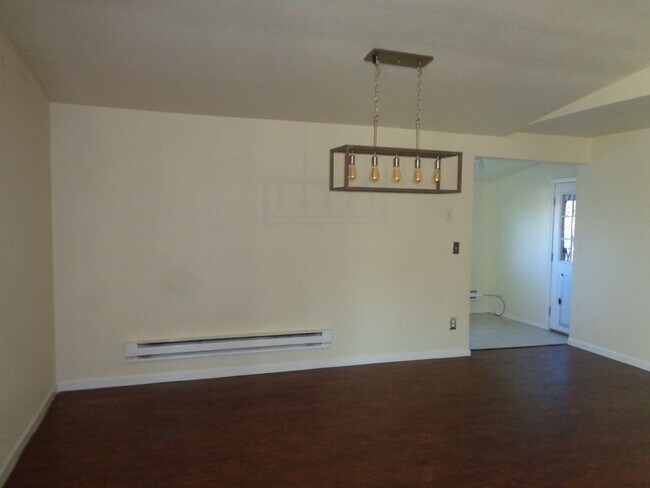 Photo - Spacious 5-Bedroom Home with Fenced Backya...