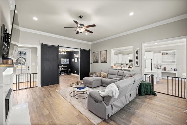 Photo - 212 Blaze Blvd