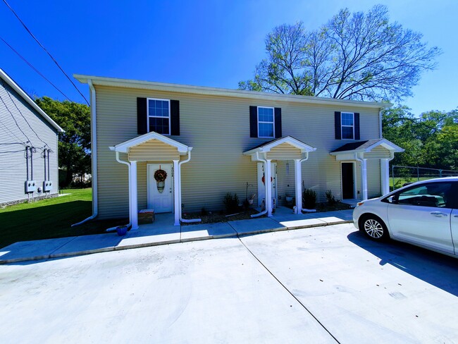 Building Photo - 406 Hedgemont Ave