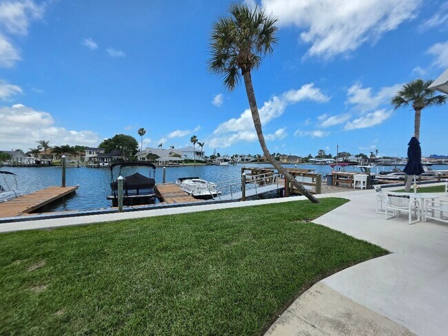 325 Causeway N