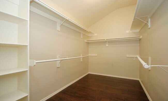 Building Photo - 8730 Cedar Walk Dr