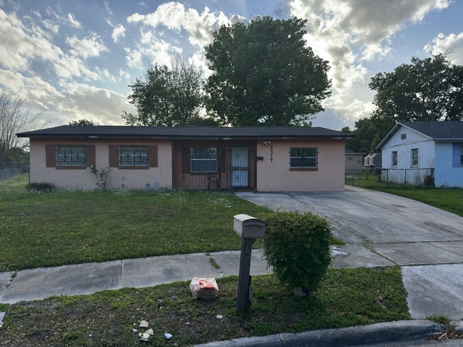 Building Photo - Spacious Orlando Home on Quiet Cul-de-Sac