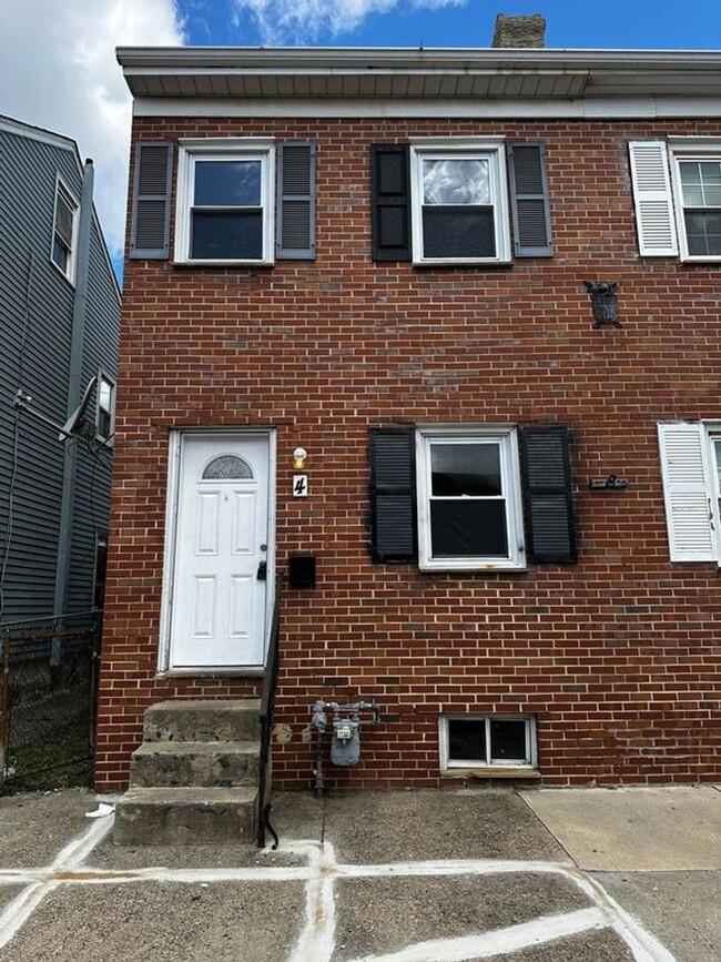 Spacious 4 Bedroom 1 Bath in Marcus Hook! - Spacious 4 Bedroom 1 Bath in Marcus Hook! House