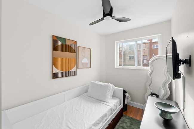 Photo - 125 Urell Pl NE