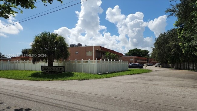 Building Photo - 7830 Northwest 33rd Street Unit 305