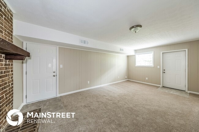 Photo - 305 St John Rd NW