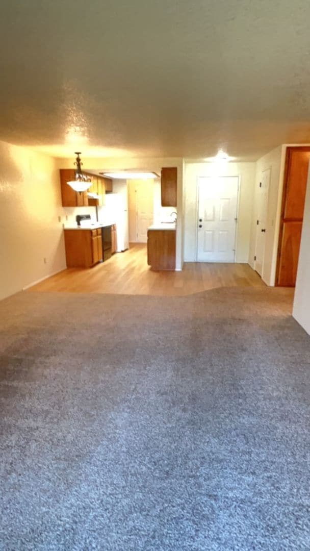 Photo - 1400-1402 SW Kokanee Ln