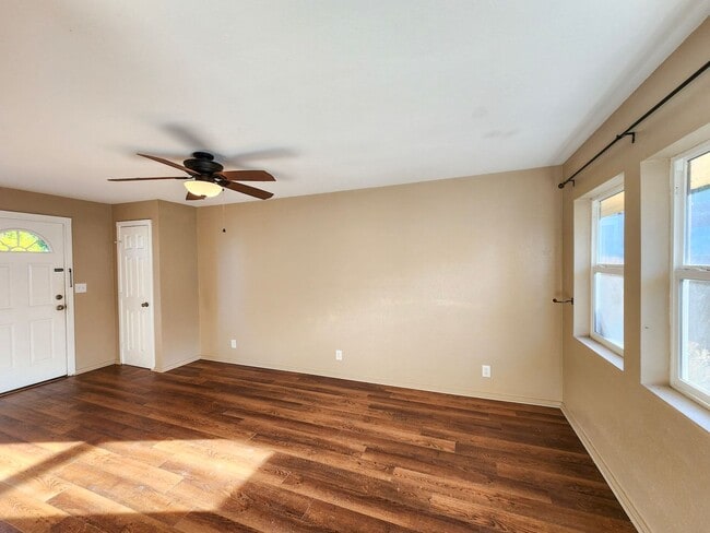 Photo - 2-Story Apt Walking Distance Ferry!