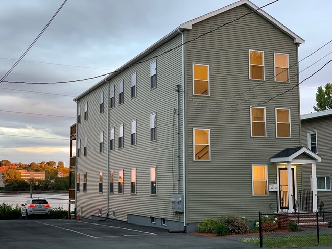 Building Photo - 375 Crescent Ave Unit 375-2