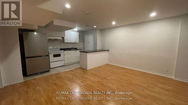 Photo - 22 Walnut Grove Crescent