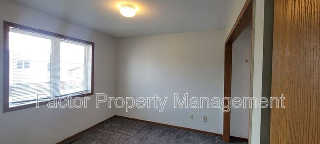 Photo - 160 Balcerzak Dr