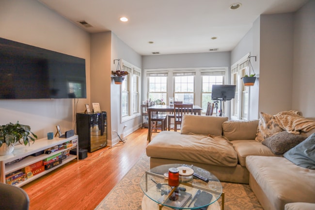 Photo - 920 W Buena Ave Unidad 3