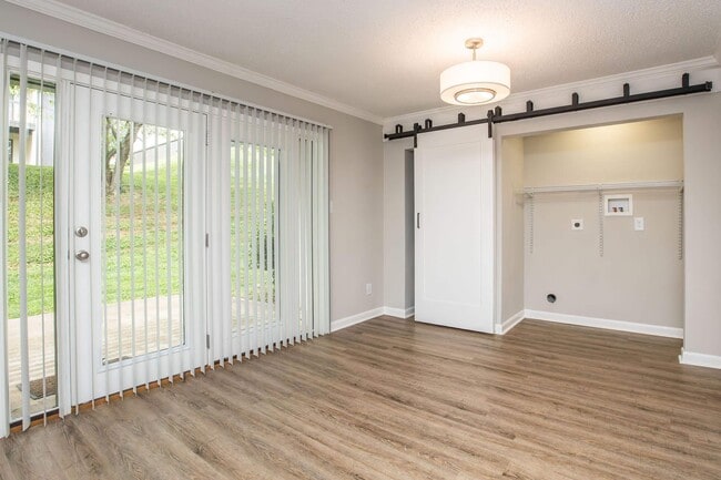Kingston Pointe Apartments