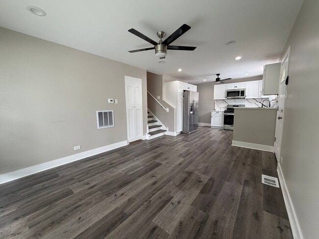 Photo - 527 W 16th Pl