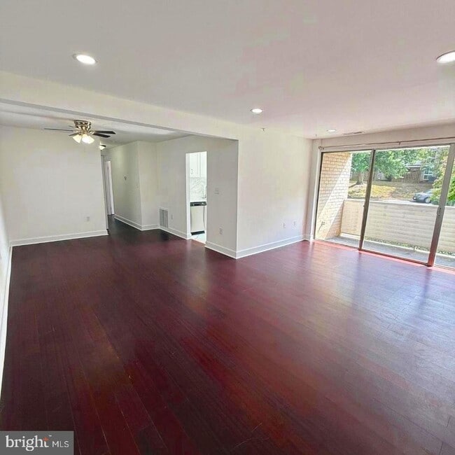 Building Photo - 5606 Bismach Dr Unit 104 Rental