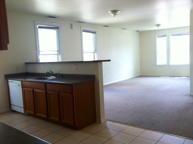 Building Photo - 537 Greenfield Ave Unit 2