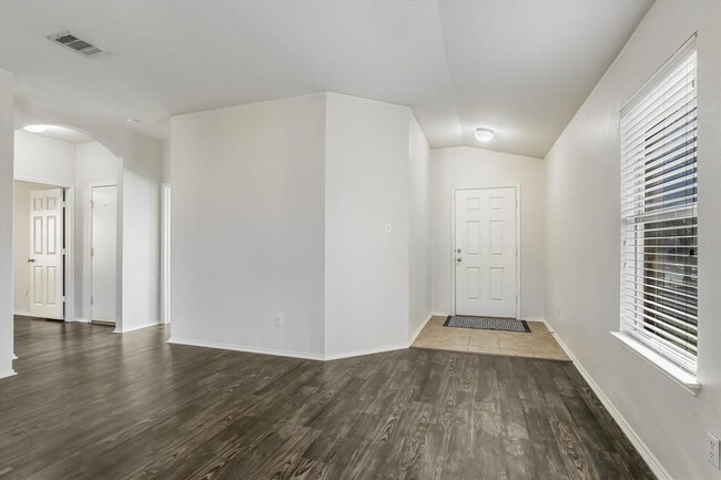 Photo - 116 Mallard Ln