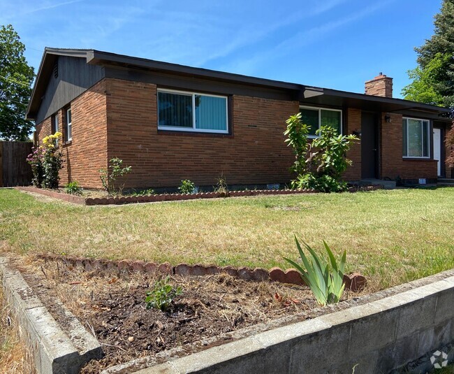 Building Photo - Beautiful 4 bedroom home!