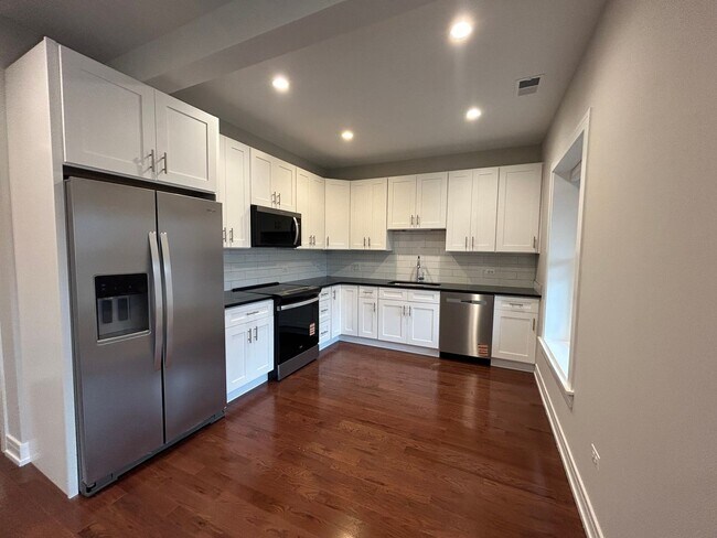 Building Photo - 1712 W Lunt Ave Unit 1710-3