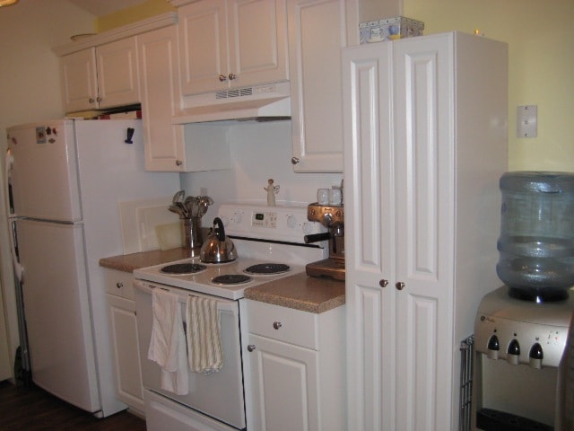 Photo - IMMACULATE END UNIT T.HOUSE STYLE CONDO