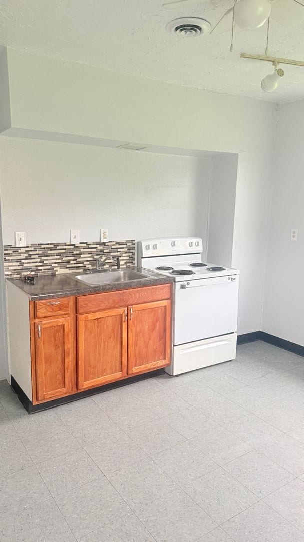 Photo - 501/503 S walnut St Unit 503 S walnut apartment 2