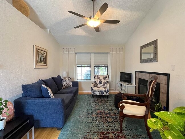 Photo - 1411 Gracy Farms Ln Unit 24