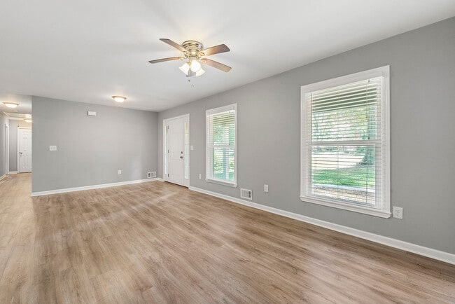 Photo - 1300 Milstead Ave NE