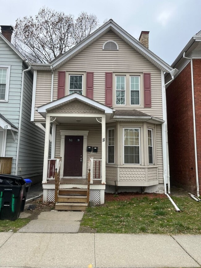 Building Photo - 11 Hooker Ave Unit Apt B