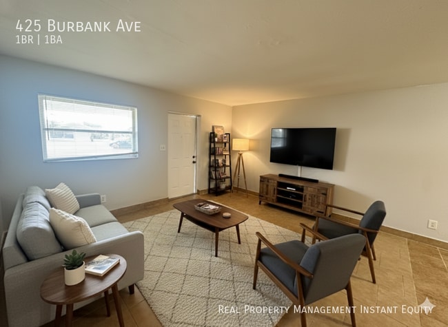 Photo - 425 Burbank Ave